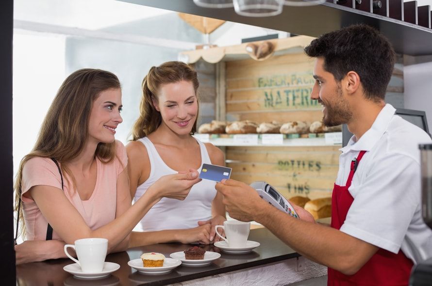 カフェでお茶する女性達