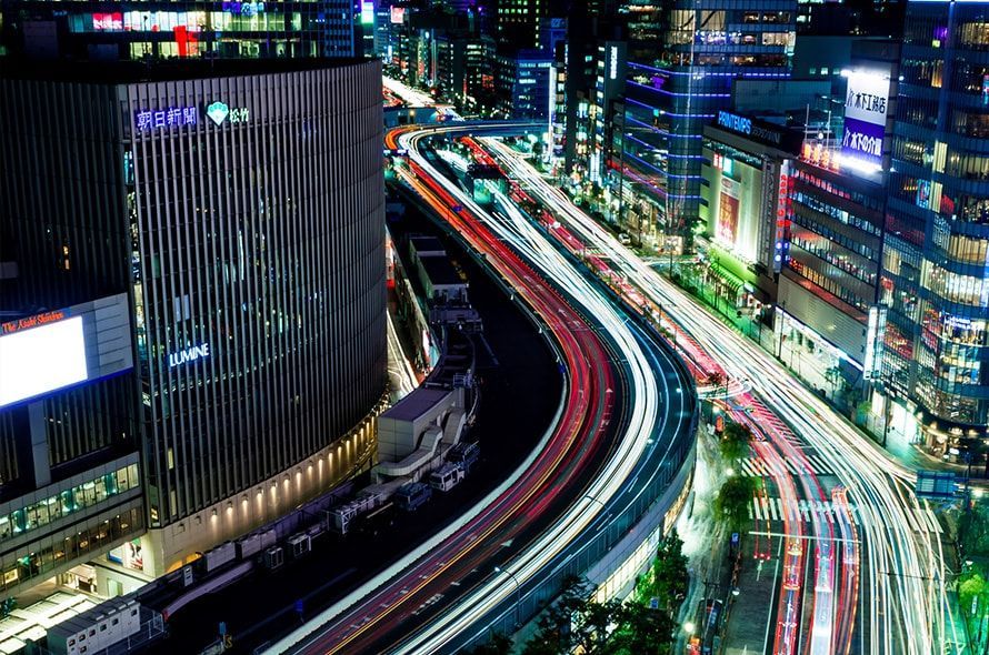 夜の高速道路