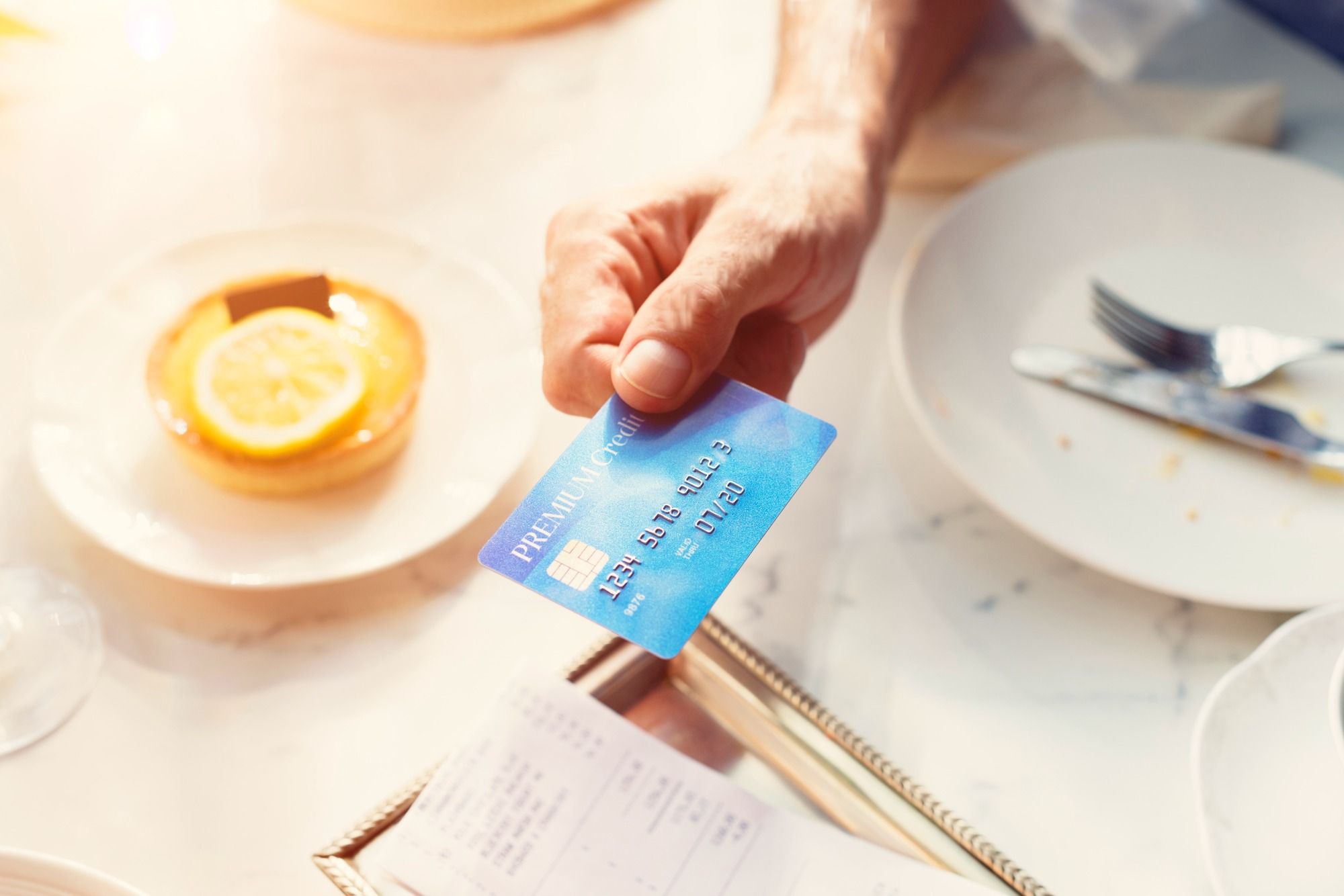 飲食店でクレジットカードを使う