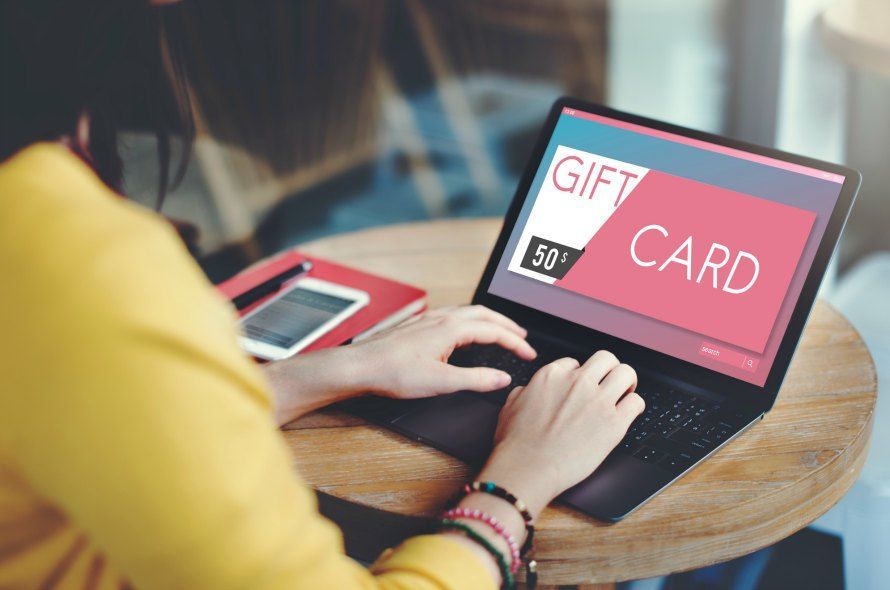 GIFT CARDと表示されるパソコン